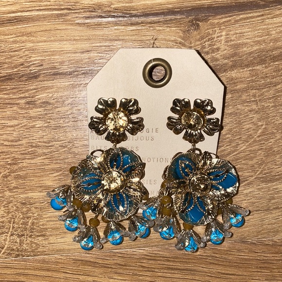 Blue Anthropologie dangle earring - Picture 3 of 3